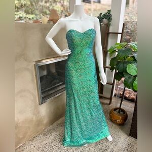 La Femme Green Sequin Mermaid Style Evening Gown Prom Dress Size 4